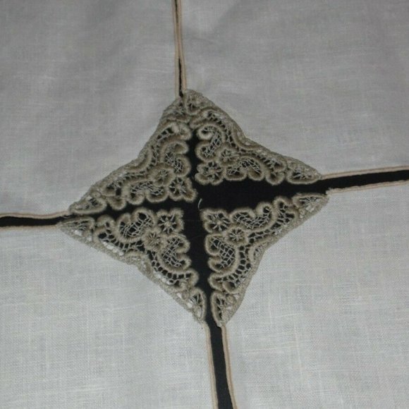 VINTAGE LINEN FLORAL CROCHET TABLE NAPKINS ECHRU/DK TAN 4 PC - Picture 2 of 5